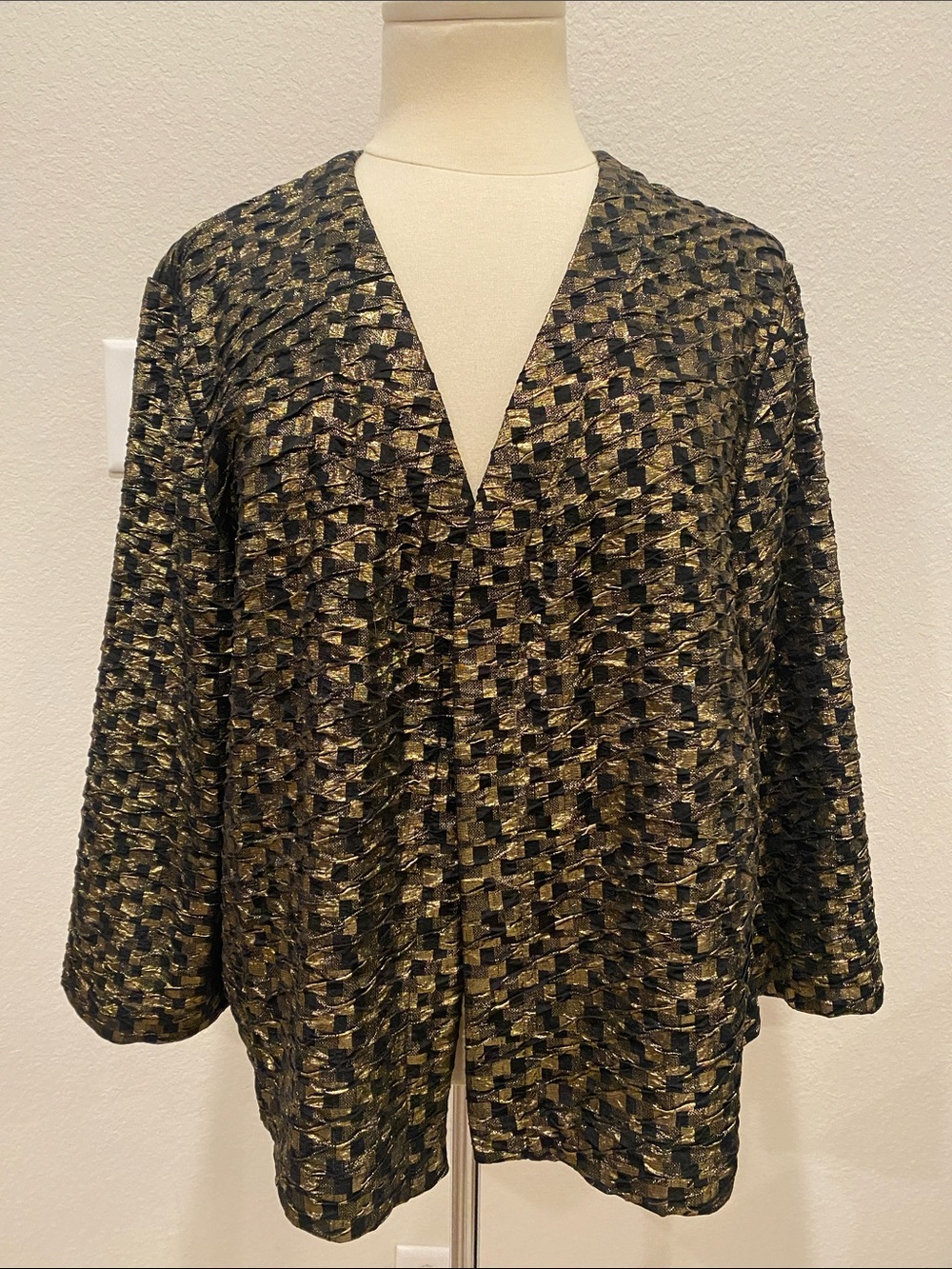 Chico's Travelers Black and Gold Metallic Open Jacket